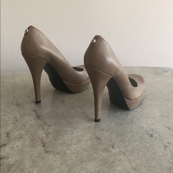 Guess platform heels size 7 - Picture 6 of 6